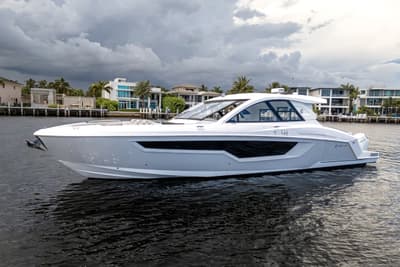 BOATZON | Cruisers Yachts 50GLS OB 2026