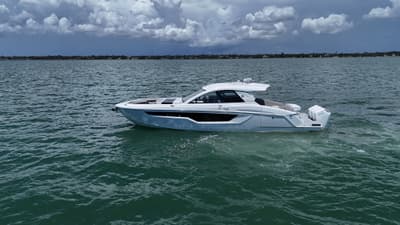 BOATZON | Cruisers Yachts 50GLS OB 2026