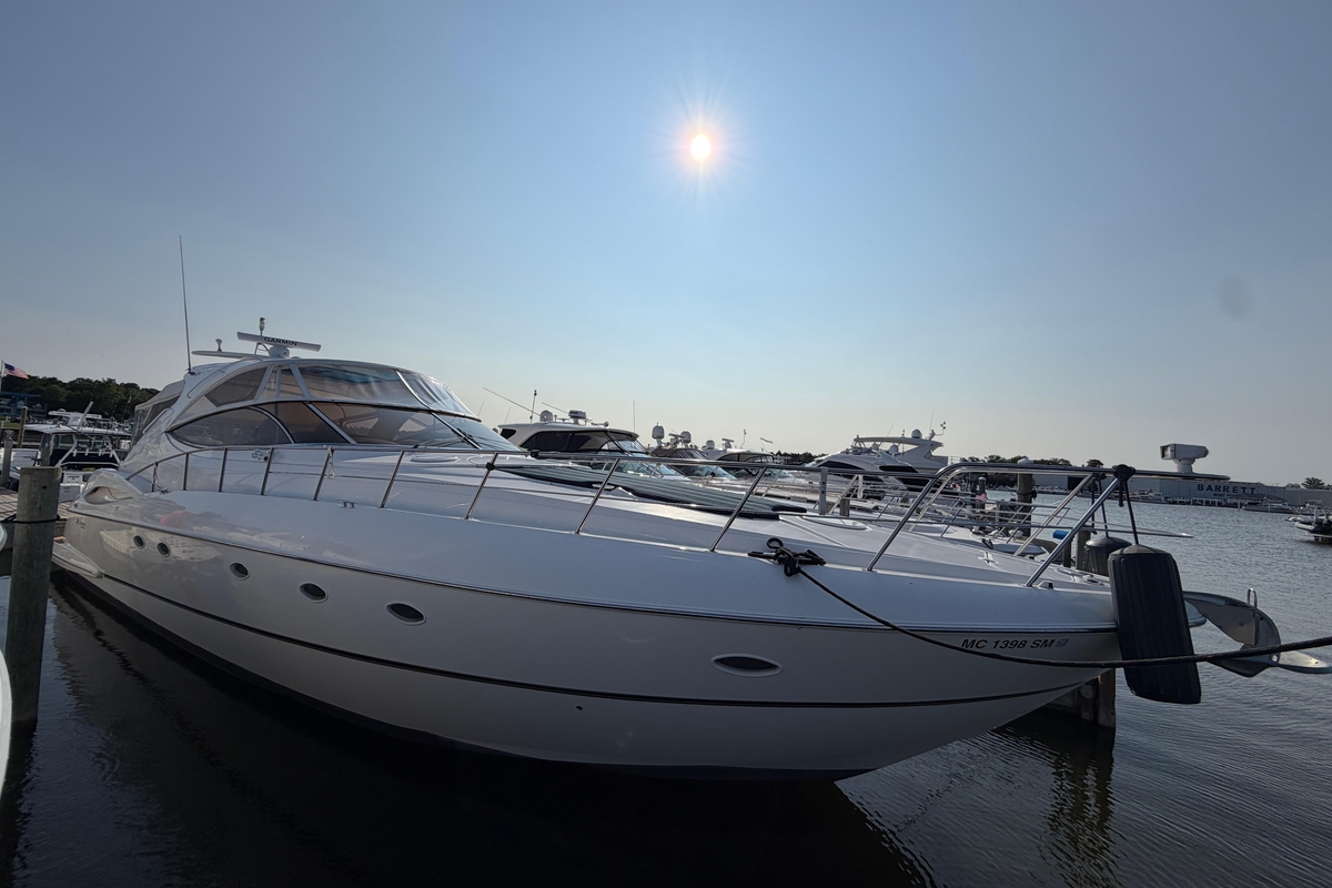 2003 Cruisers Yachts 540 Express - Sold Boat