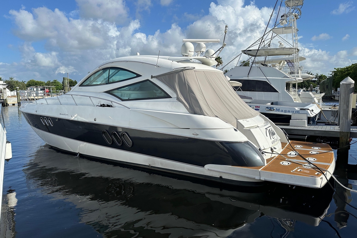 Cruisers Yachts 540 Sports Coupe 2011