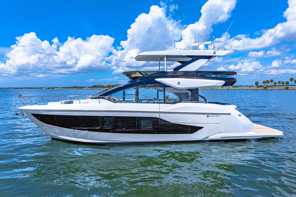 2025 Cruisers Yachts 57 Fly - Sold Boat