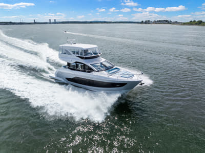BOATZON | Cruisers Yachts 57 FLY 2026