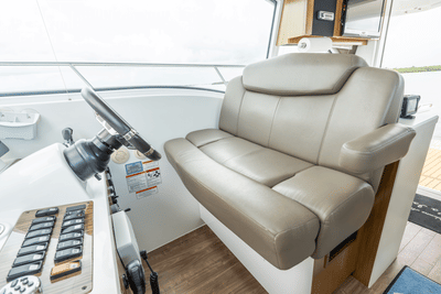 BOATZON | Cruisers Yachts CANTIUS 2016 BOATZON | Cruisers Yachts CANTIUS 2016