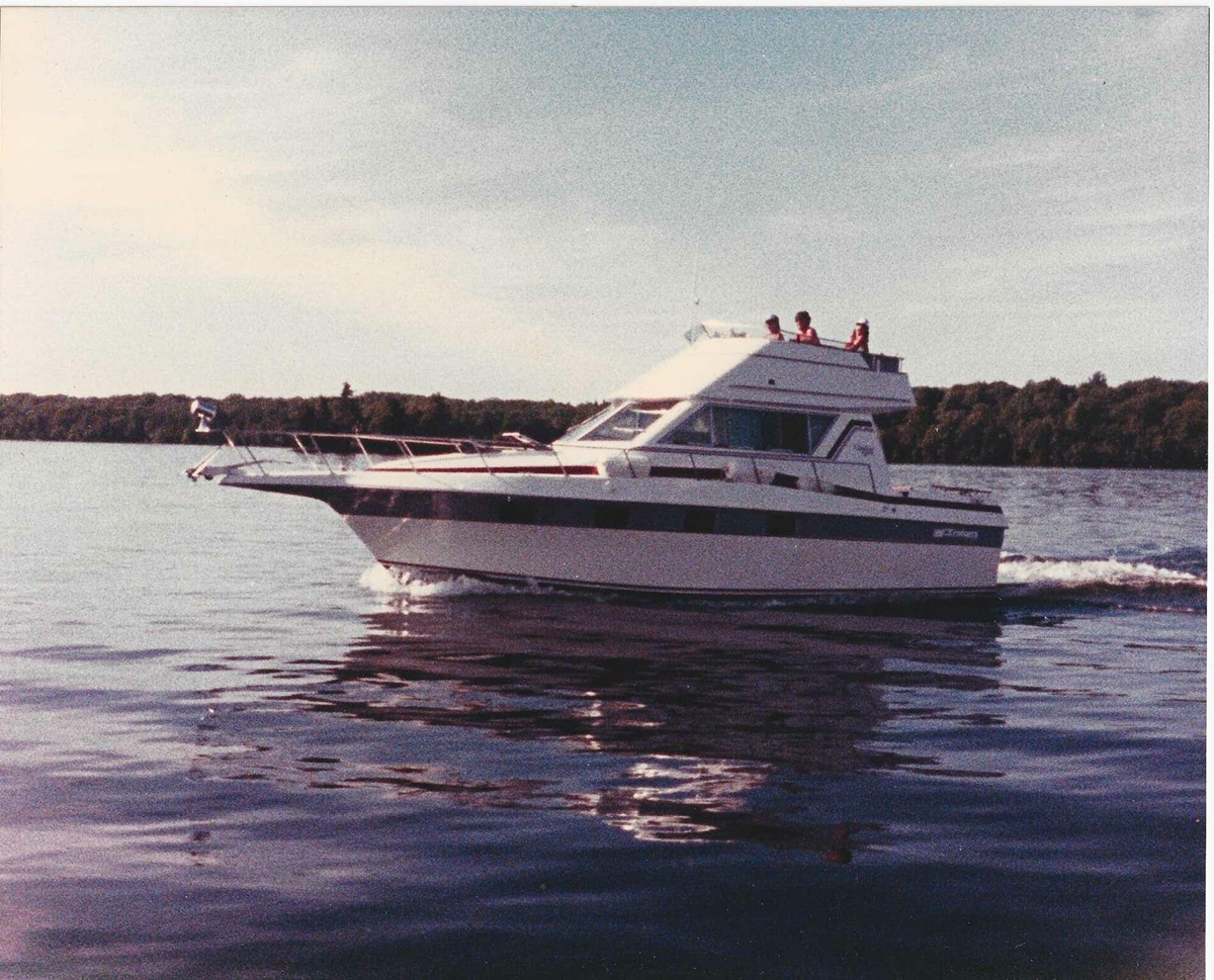 1987 Cruisers Yachts FLY Chateau Vee 3380 - Sold Boat