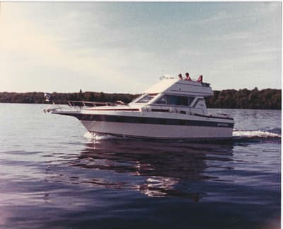 BOATZON | Cruisers Yachts FLY Chateau Vee 3380 1987 BOATZON | Cruisers Yachts FLY Chateau Vee 3380 1987