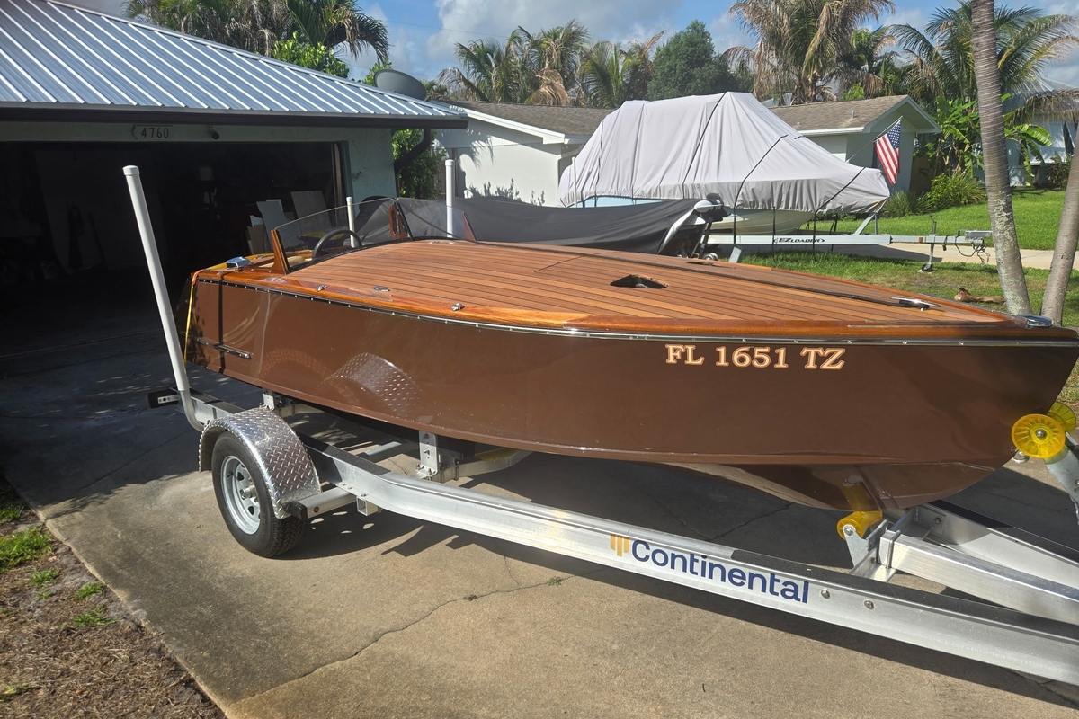 2025 Custom Line 17 - Sold Boat