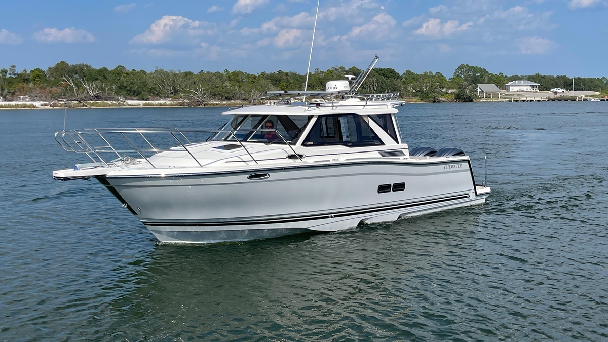 2027 Cutwater C288 Coupe - Sold Boat