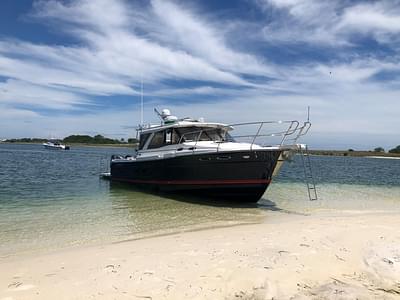BOATZON | Cutwater C32 Sedan 2025