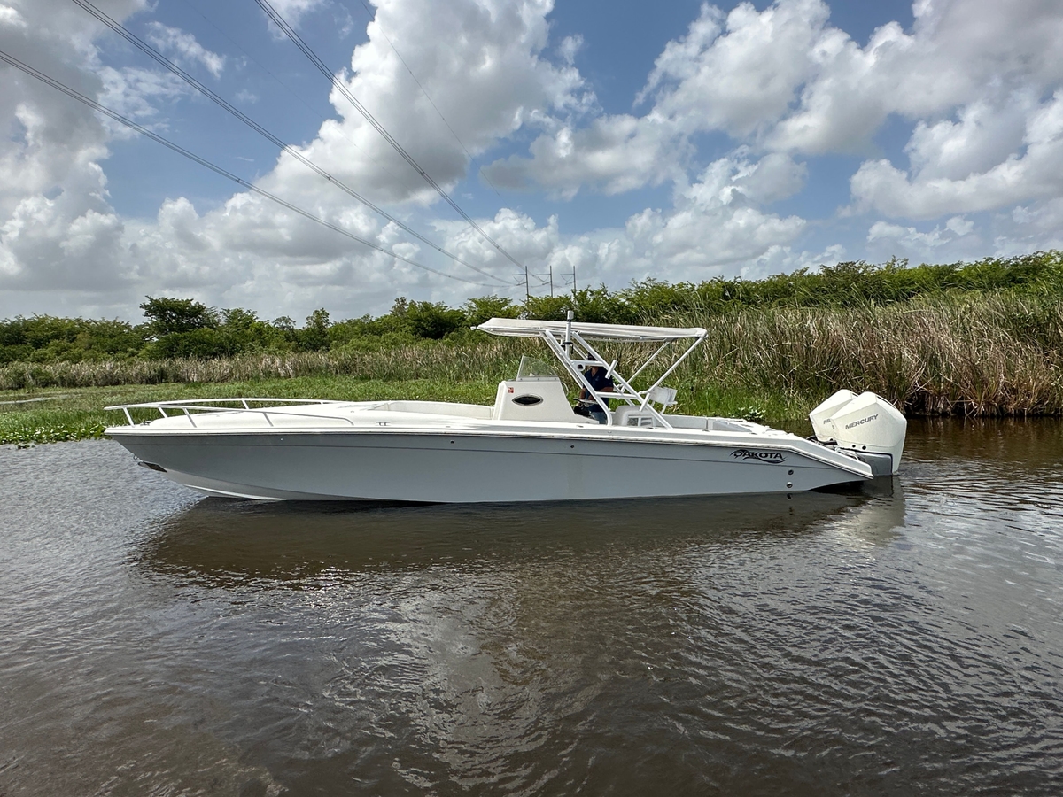 2006 Dakota 36 Cuddy - Sold Boat
