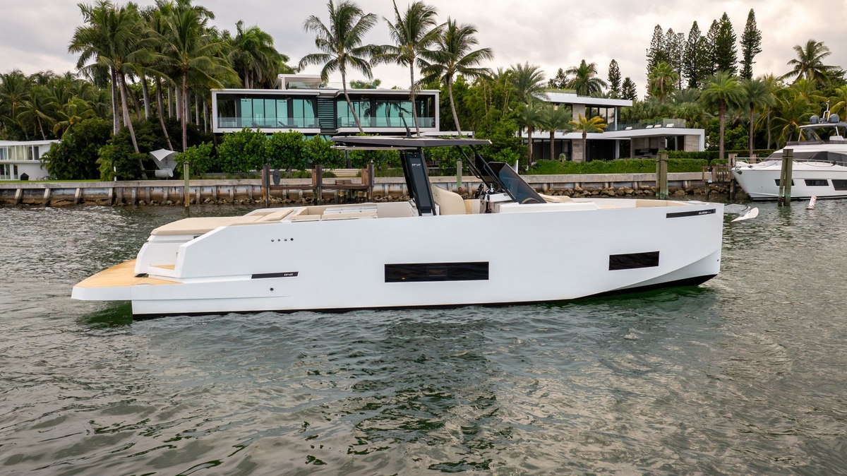 2025 De Antonio Yachts D42 Open - Sold Boat