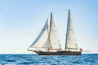 BOATZON | East Yachting Custom 2013