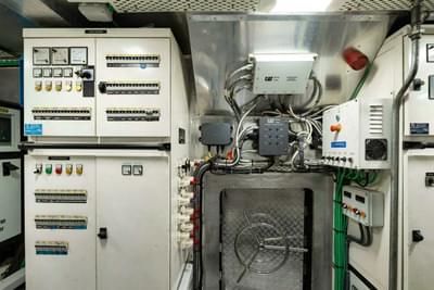 BOATZON | East Yachting Custom 2013