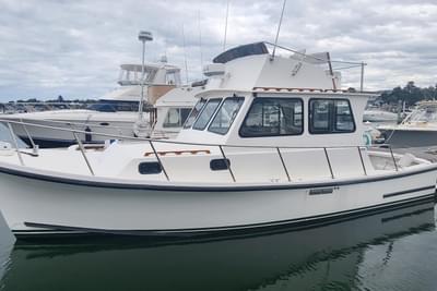 BOATZON | Eastern Casco Bay Flybridge 31 2001