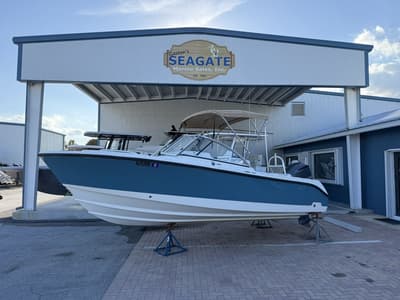 BOATZON | EdgeWater 205CX 2011