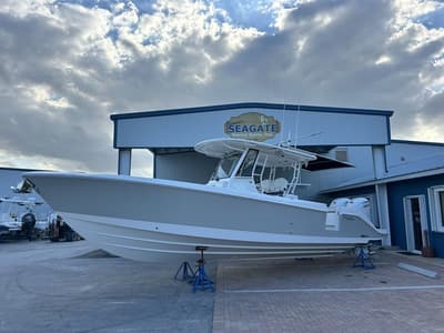 BOATZON | EdgeWater 340CC 2021