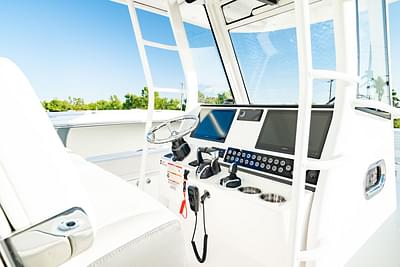 BOATZON | Edgewater 340CC 2024