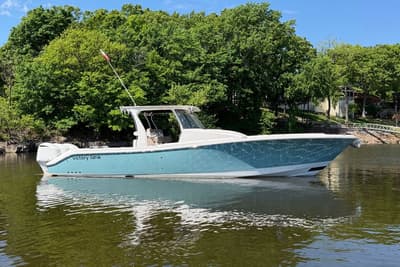 BOATZON | EdgeWater 368CC 2017