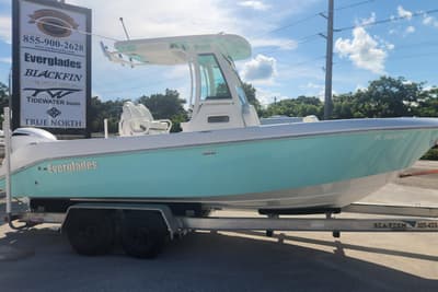 BOATZON | Everglades 235 Center Console 2022