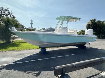 BOATZON | Everglades 243 CC 2021
