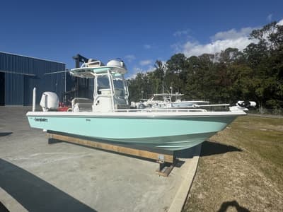 BOATZON | Everglades 243 CC with Tower 2020
