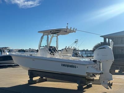 BOATZON | Everglades 243 Center Console 2021