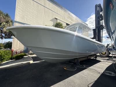 BOATZON | Everglades 315 Center Console 2026