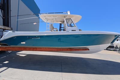 BOATZON | Everglades 335 Center Console 2019
