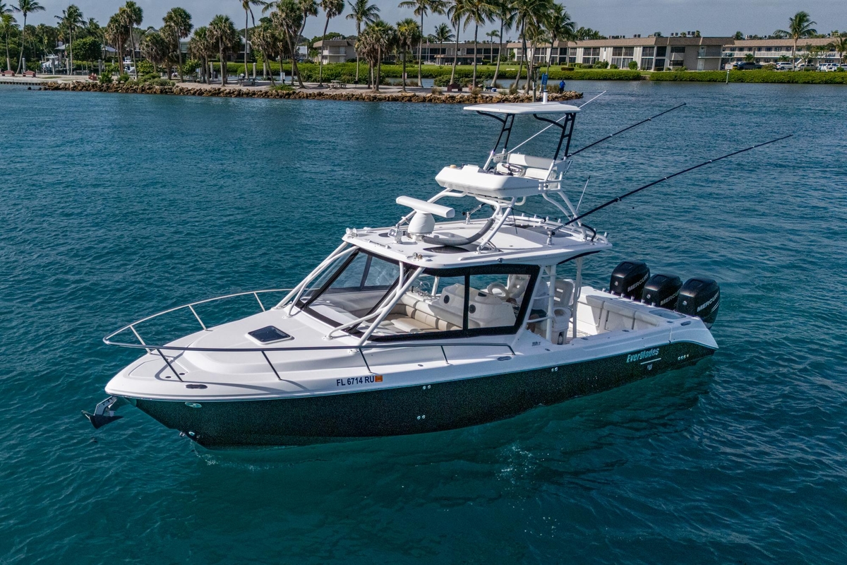 2014 Everglades 350LX - Sold Boat