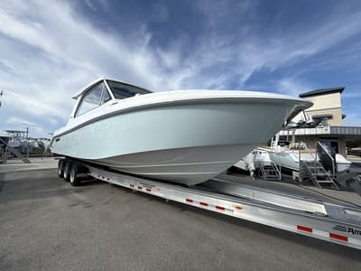 BOATZON | Everglades 367CX 2026