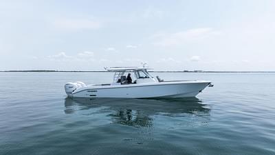 BOATZON | Everglades 395 CC 2025