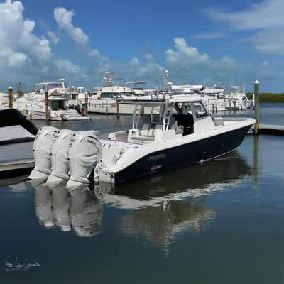 BOATZON | Everglades 395 Center Console 2021