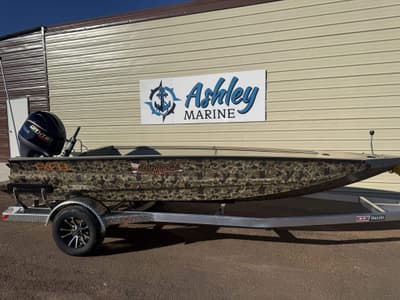 BOATZON | Excel Tomahawk 18390SHOSEADECK 2026