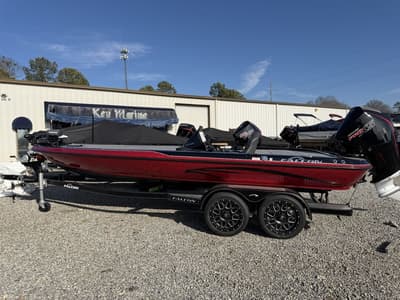 BOATZON | Falcon Bass Boats 21 Predator 2025