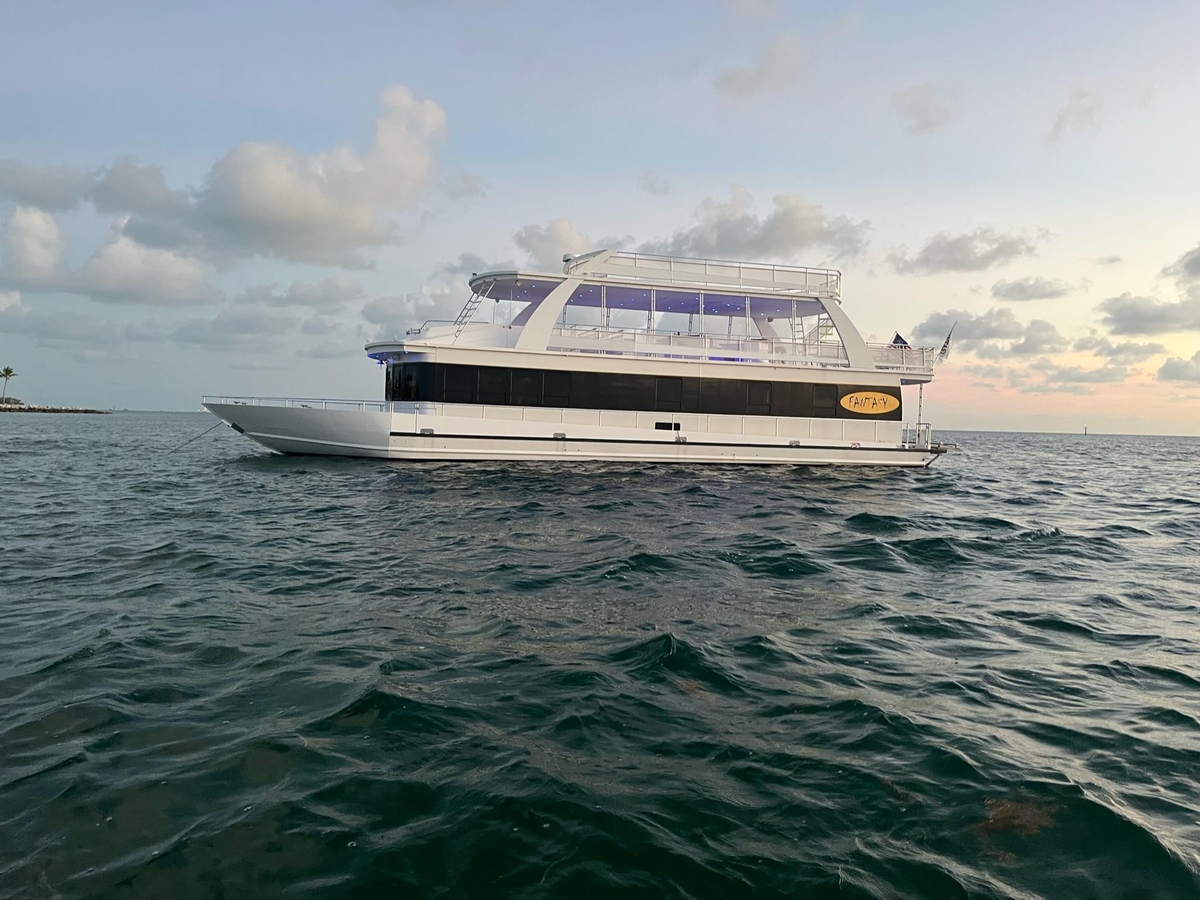 2009 Fantasy Houseboat - Sold Boat