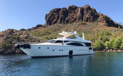 BOATZON | Ferretti Yachts 830 2008