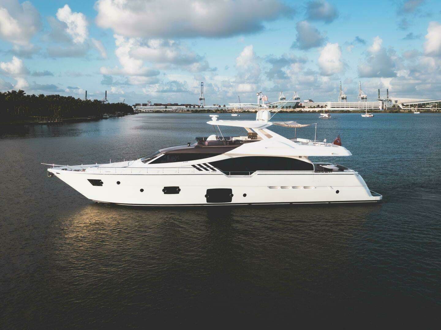 Ferretti Yachts 870 2014