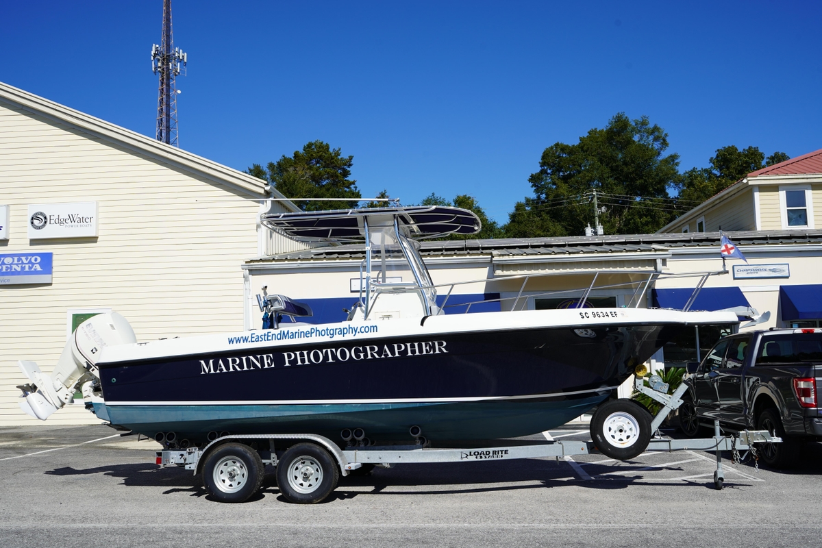 2002 Fish Hawk 230 CC - Sold Boat
