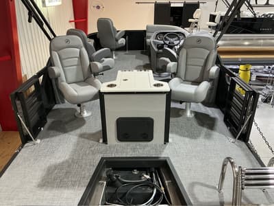 BOATZON | FLAGSHIP E18 F4XT 2026 BOATZON | FLAGSHIP E18 F4XT 2026