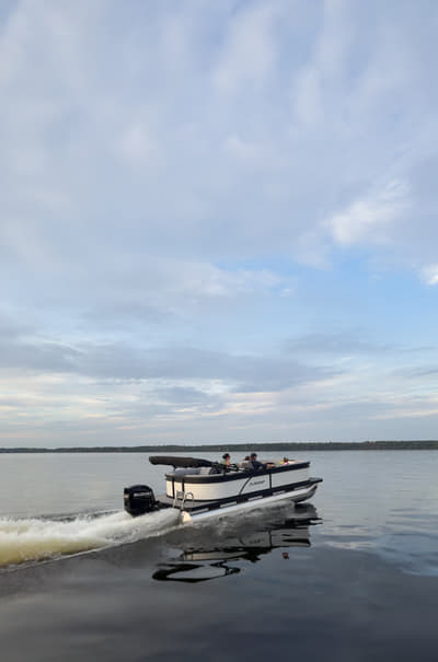 BOATZON | Flagship Endurance E22CU Sportoon W Suzuki 200HP Motor Demo 2026