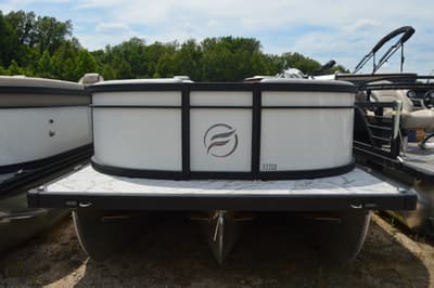 BOATZON | Flagship Pontoons Freedom 22 CU XT Tritoon 2026
