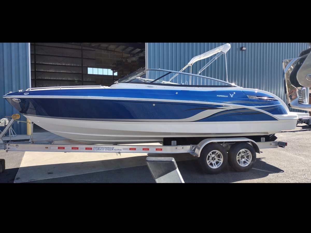 2024 Formula 240 Bowrider - Sold Boat