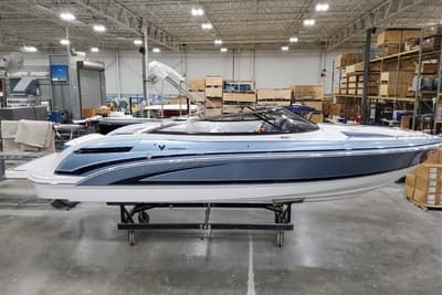 BOATZON | Formula 240 Bowrider 2026