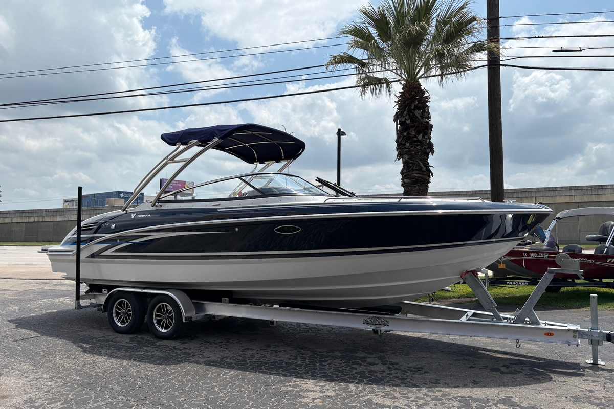 2026 Formula 270 Bowrider - Sold Boat
