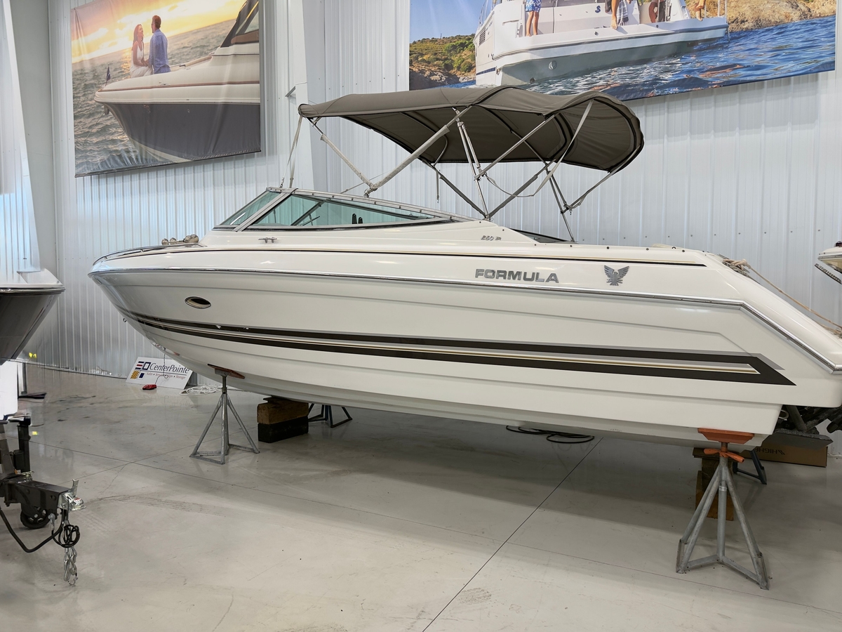 1999 Formula 280 Bowrider - Sold Boat