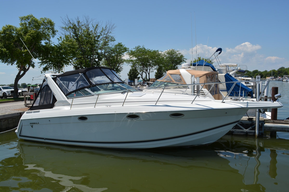 1998 Formula 31 Performance Cruiser - Sold Boat