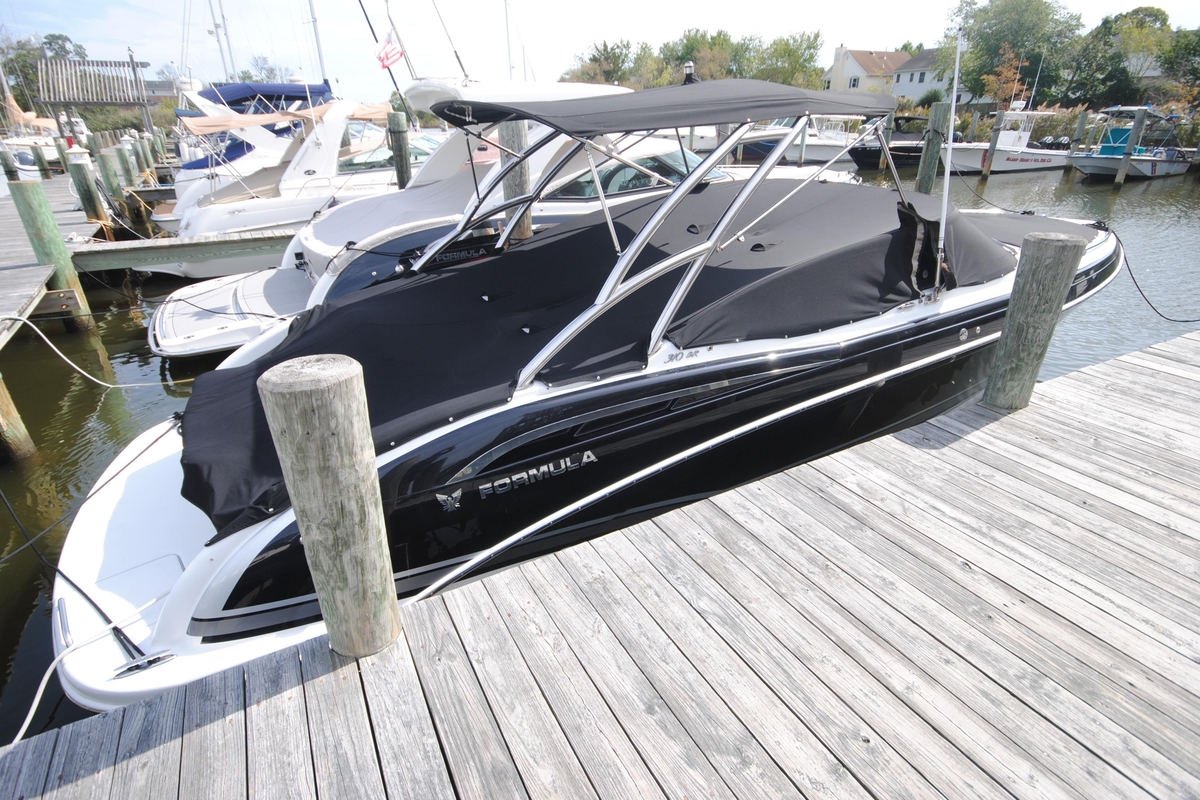 2015 Formula 310 Bowrider - Sold Boat
