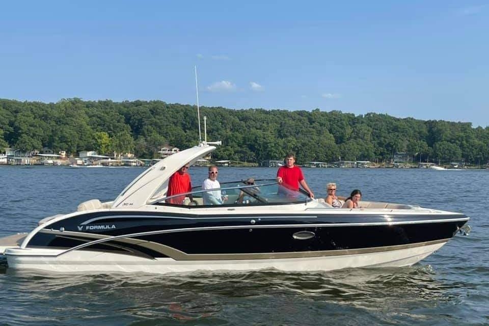 2016 Formula 310 Bowrider - Sold Boat