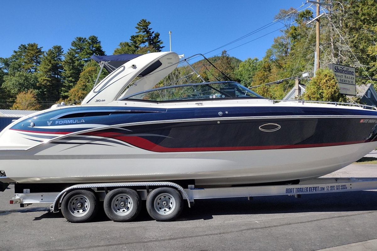 2022 Formula 310 Bowrider - Sold Boat