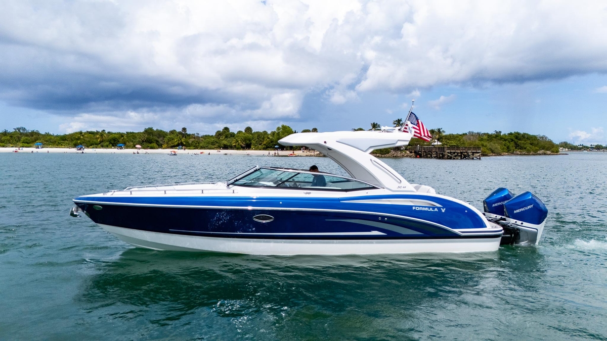 2024 Formula 310 Bowrider - Sold Boat