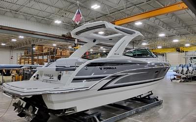 BOATZON | Formula 330 Crossover Bowrider 2026 BOATZON | Formula 330 Crossover Bowrider 2026